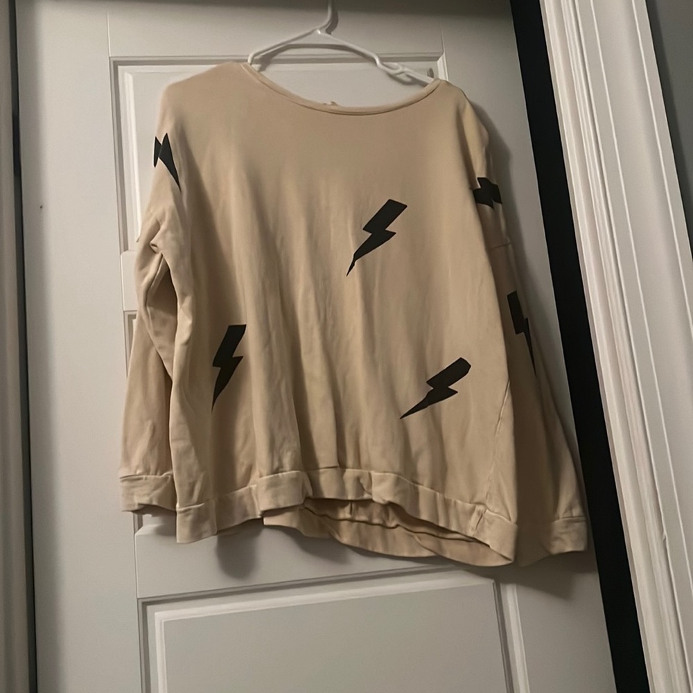 size large women’s sweater very cute just to big